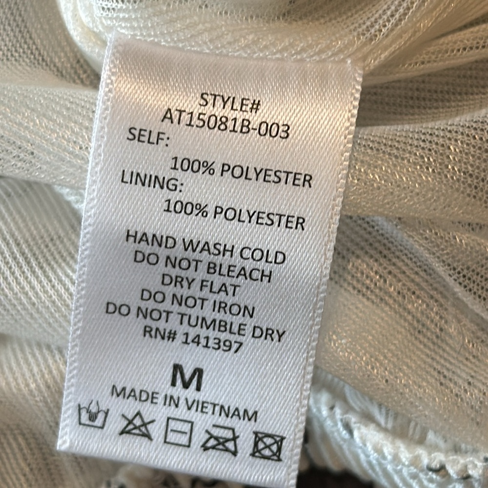 Astr The Label Plisse surplus top Size M NWT - Picture 11 of 11